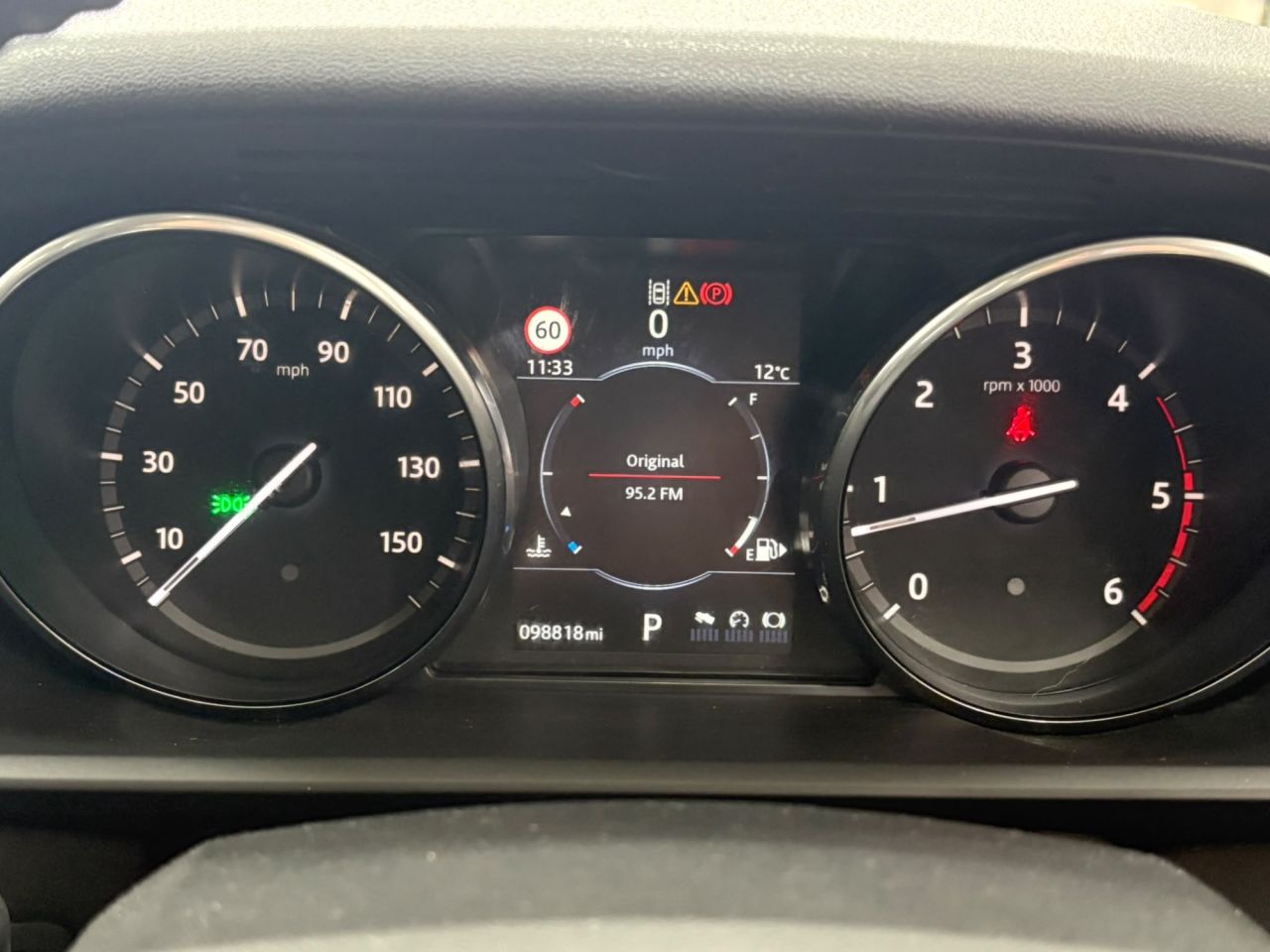 2017 LAND ROVER DISCOVERY 3.0 TD V6 HSE SUV 5dr Diesel Auto 4WD Euro 6 (s/s) (258 ps) - vehicle photo 40 for sale on PureCar