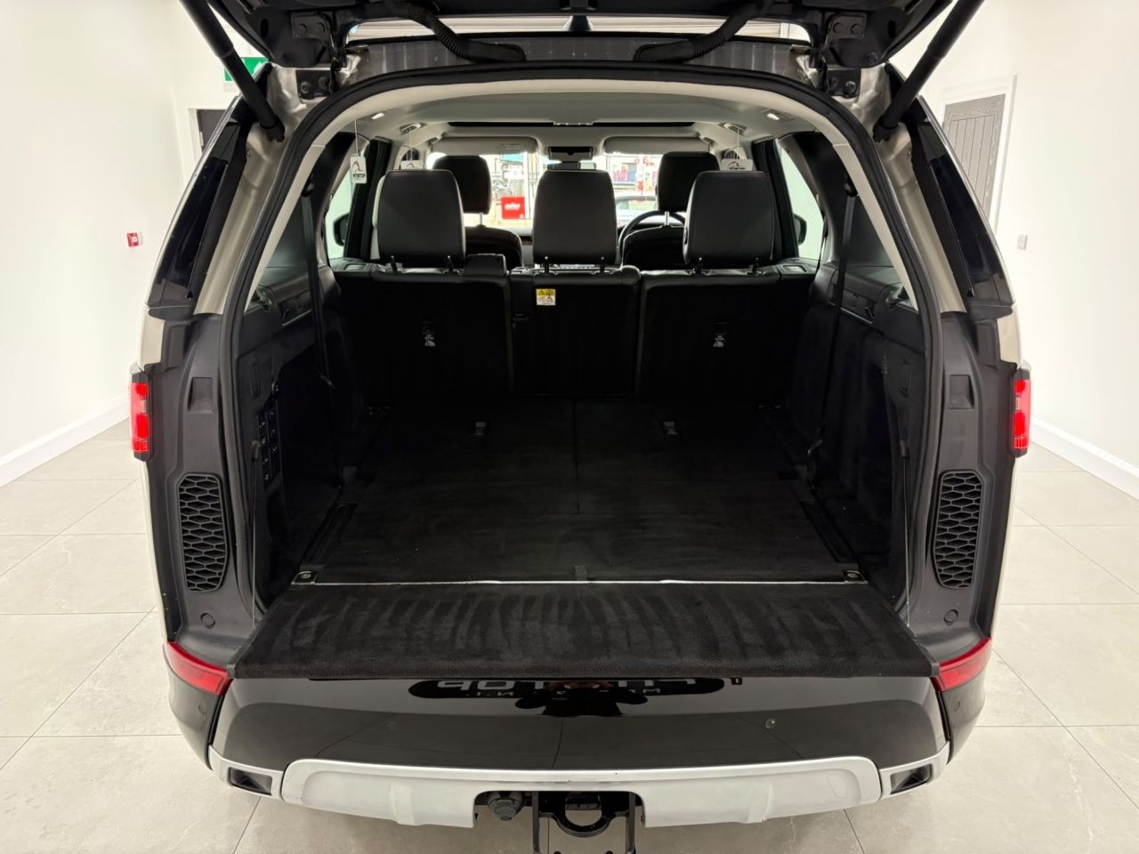 2017 LAND ROVER DISCOVERY 3.0 TD V6 HSE SUV 5dr Diesel Auto 4WD Euro 6 (s/s) (258 ps) - vehicle photo 55 for sale on PureCar