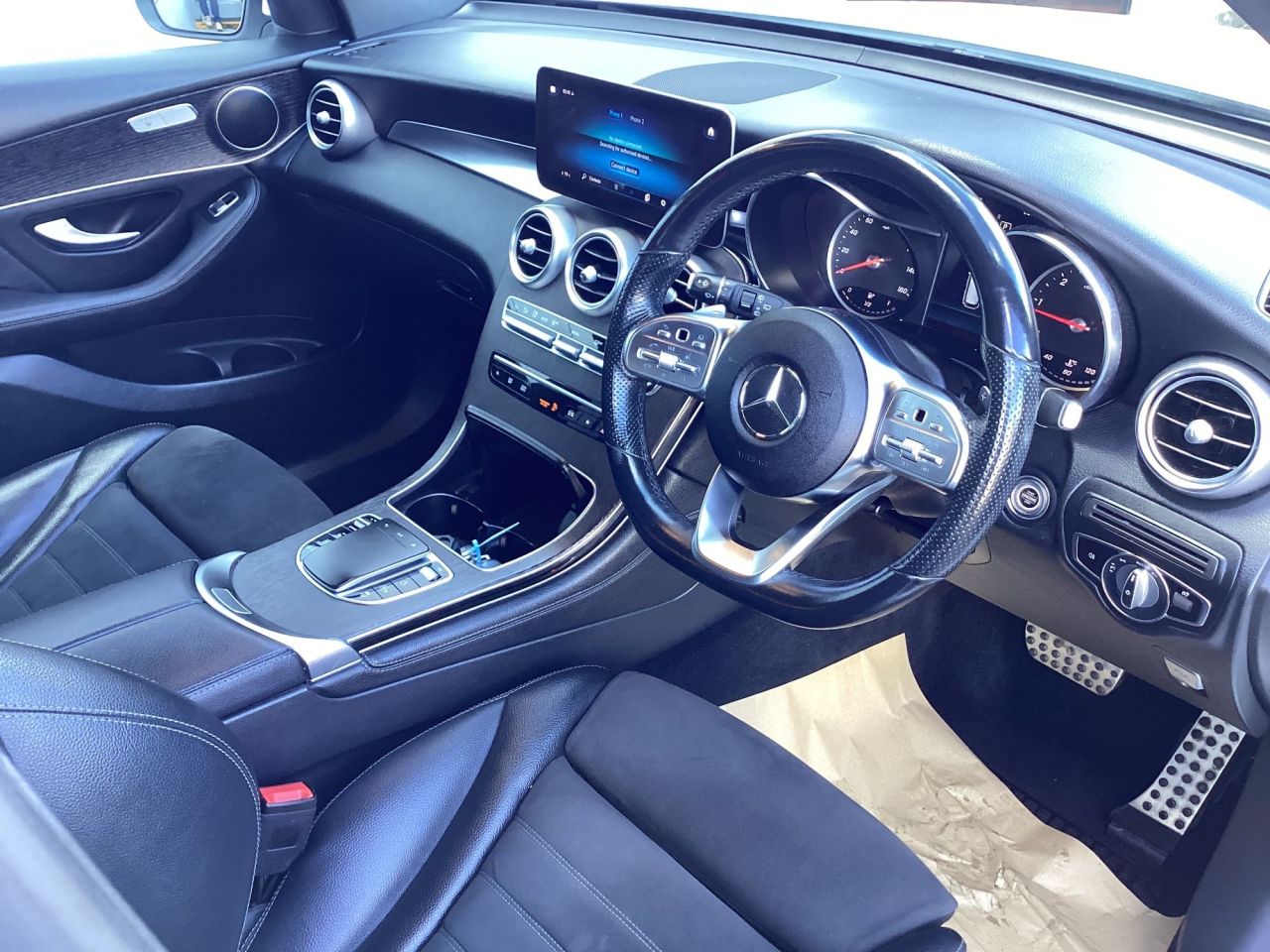 2021 MERCEDES GLC 2.0 GLC220d AMG Line SUV 5dr Diesel G-Tronic+ 4MATIC Euro 6 (s/s) (194 ps) - vehicle photo 12 for sale on PureCar