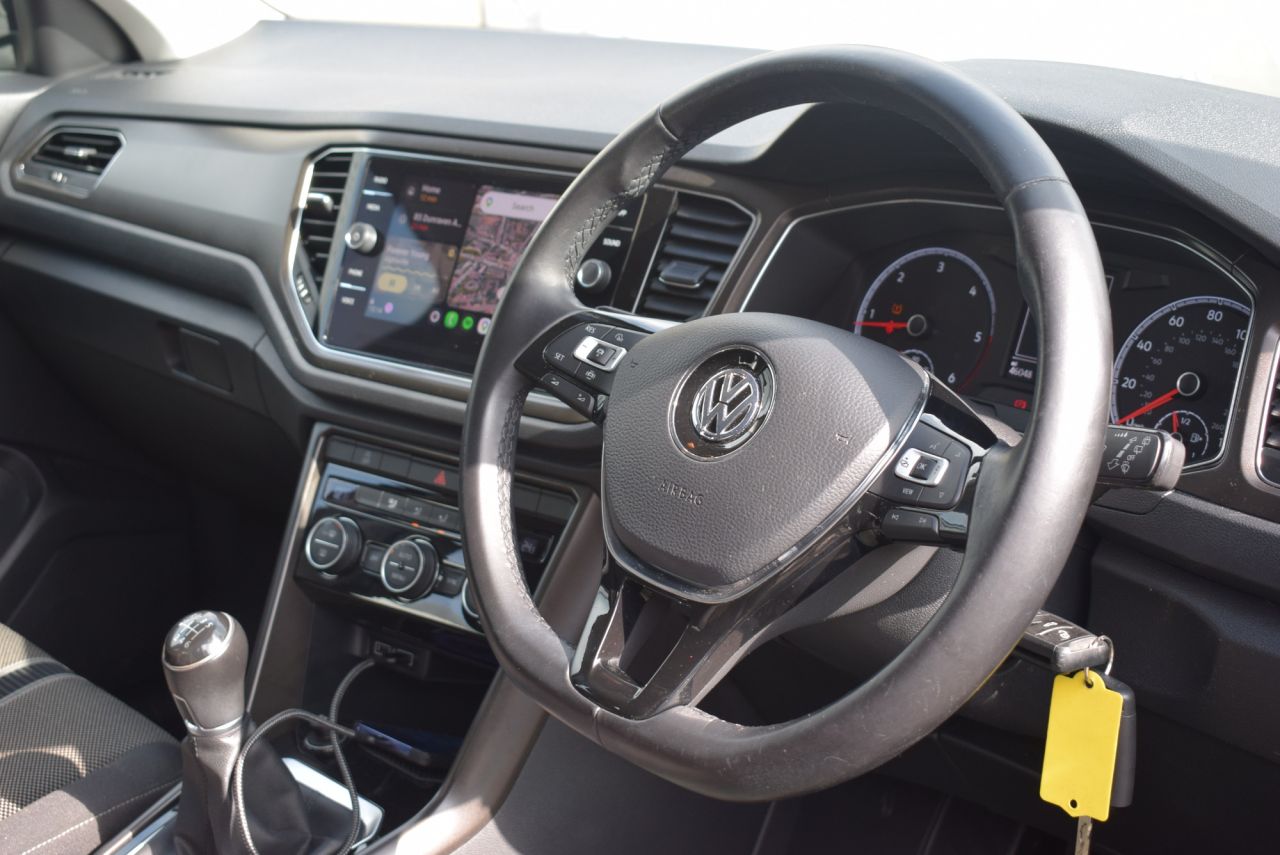 2020 VOLKSWAGEN T-ROC 1.6 TDI SE SUV 5dr Diesel Manual Euro 6 (s/s) (115 ps) 2 Owners - vehicle photo 17 for sale on PureCar