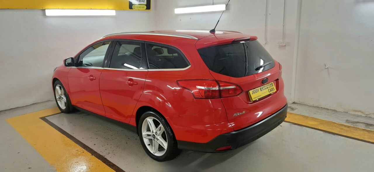 2015 FORD FOCUS 1.5 TDCi Zetec Estate 5dr Diesel Manual Euro 6 (s/s) (120 ps) - vehicle photo 8 for sale on PureCar