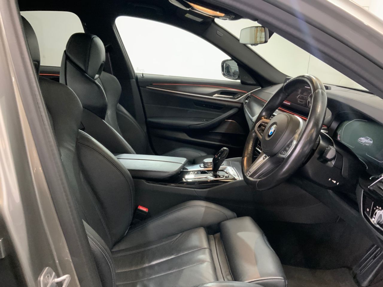 2020 BMW 5 SERIES 3.0 530d MHT M Sport Edition Saloon 4dr Diesel Hybrid Steptronic xDrive Eur - vehicle photo 21 for sale on PureCar