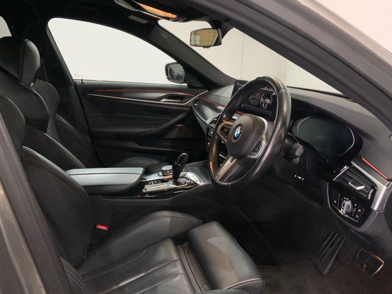 2020 BMW 5 SERIES 3.0 530d MHT M Sport Edition Saloon 4dr Diesel Hybrid Steptronic xDrive Eur - vehicle photo 22 for sale on PureCar