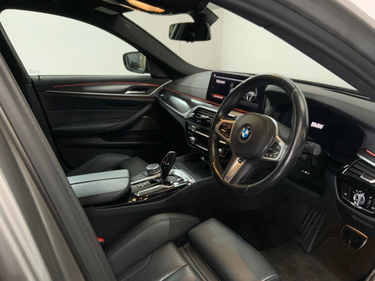 2020 BMW 5 SERIES 3.0 530d MHT M Sport Edition Saloon 4dr Diesel Hybrid Steptronic xDrive Eur - vehicle photo 24 for sale on PureCar