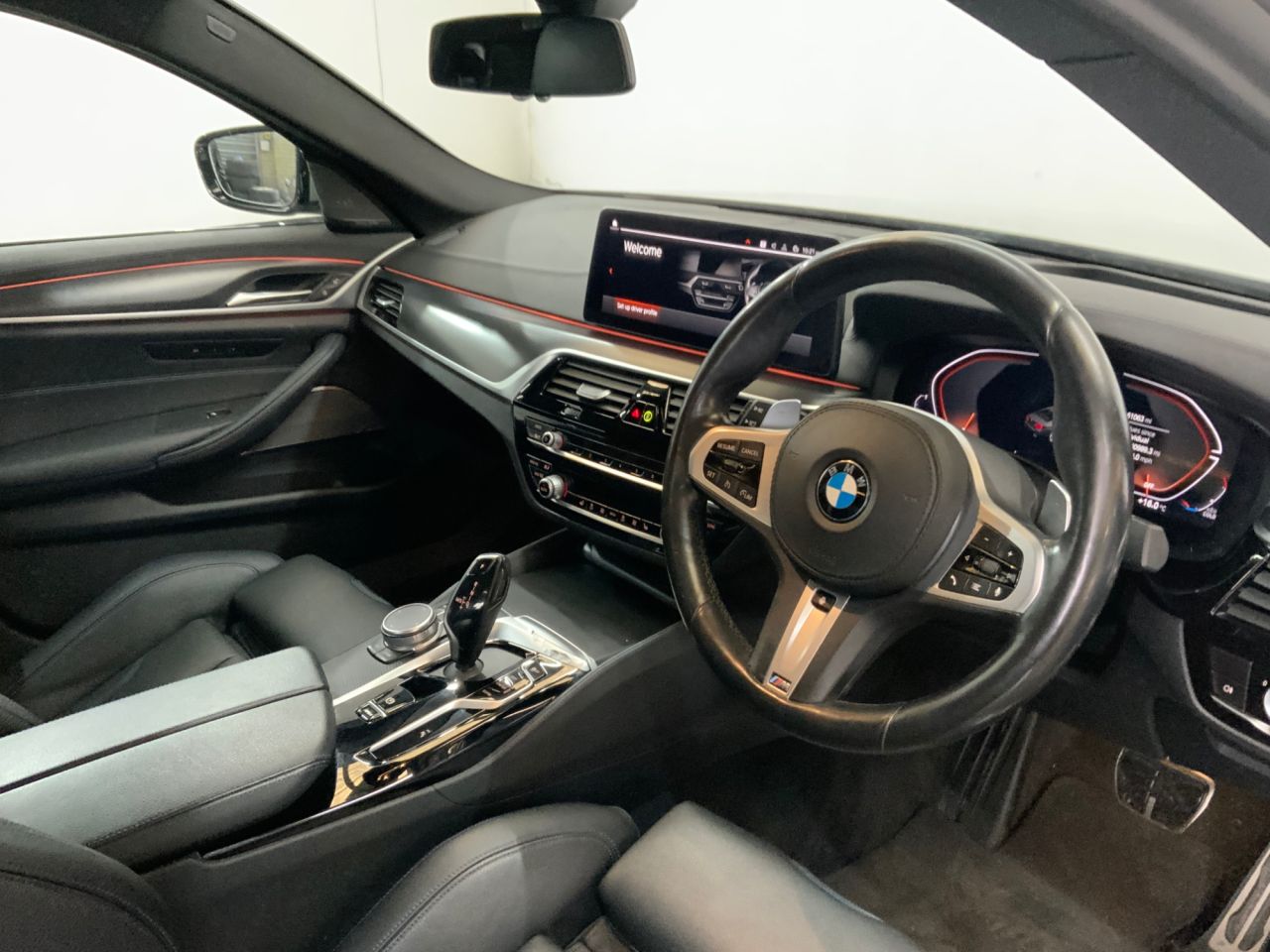 2020 BMW 5 SERIES 3.0 530d MHT M Sport Edition Saloon 4dr Diesel Hybrid Steptronic xDrive Eur - vehicle photo 27 for sale on PureCar