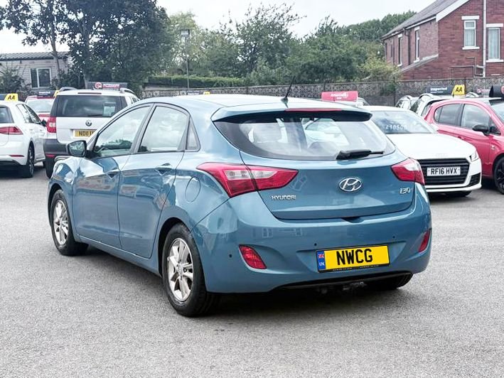 2012 Hyundai i30 in blue — photo 5 of 17