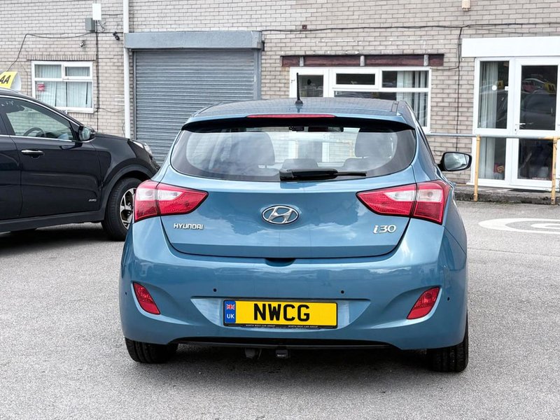 2012 Hyundai i30 in blue — photo 6 of 17