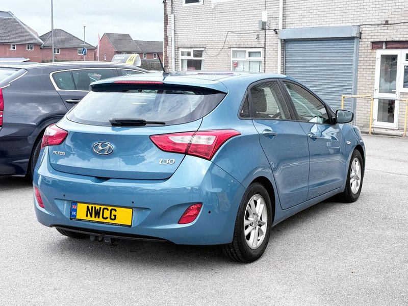 2012 Hyundai i30 in blue — photo 8 of 17