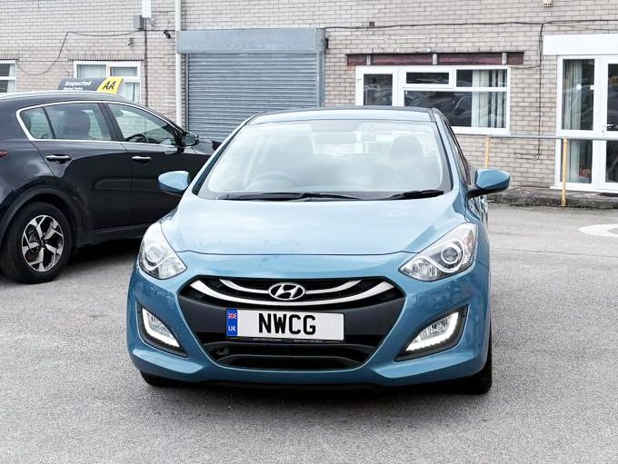 2012 Hyundai i30 in blue — photo 2 of 17