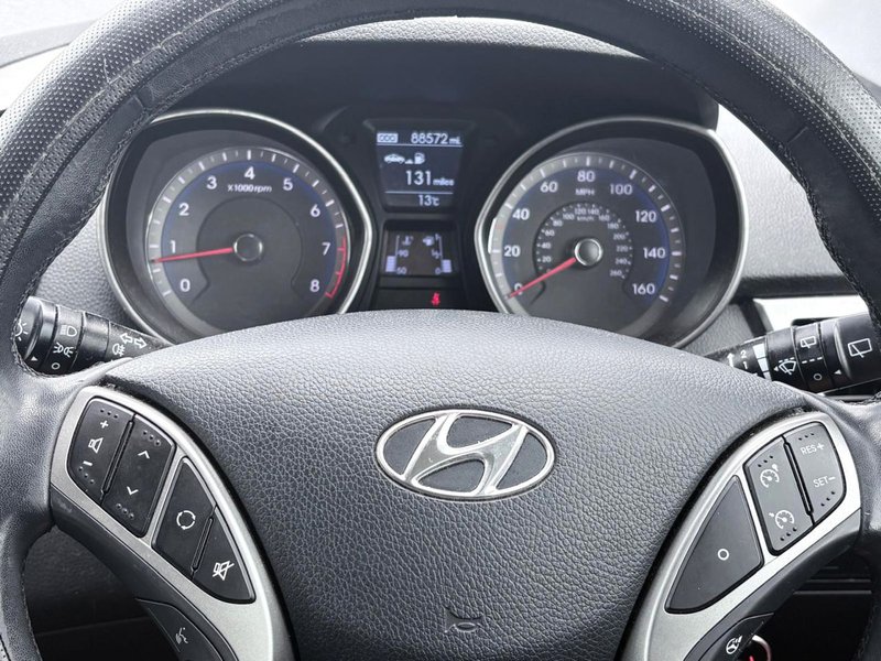 2012 Hyundai i30 in blue — photo 14 of 17
