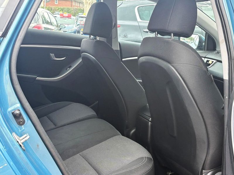 2012 Hyundai i30 in blue — photo 17 of 17