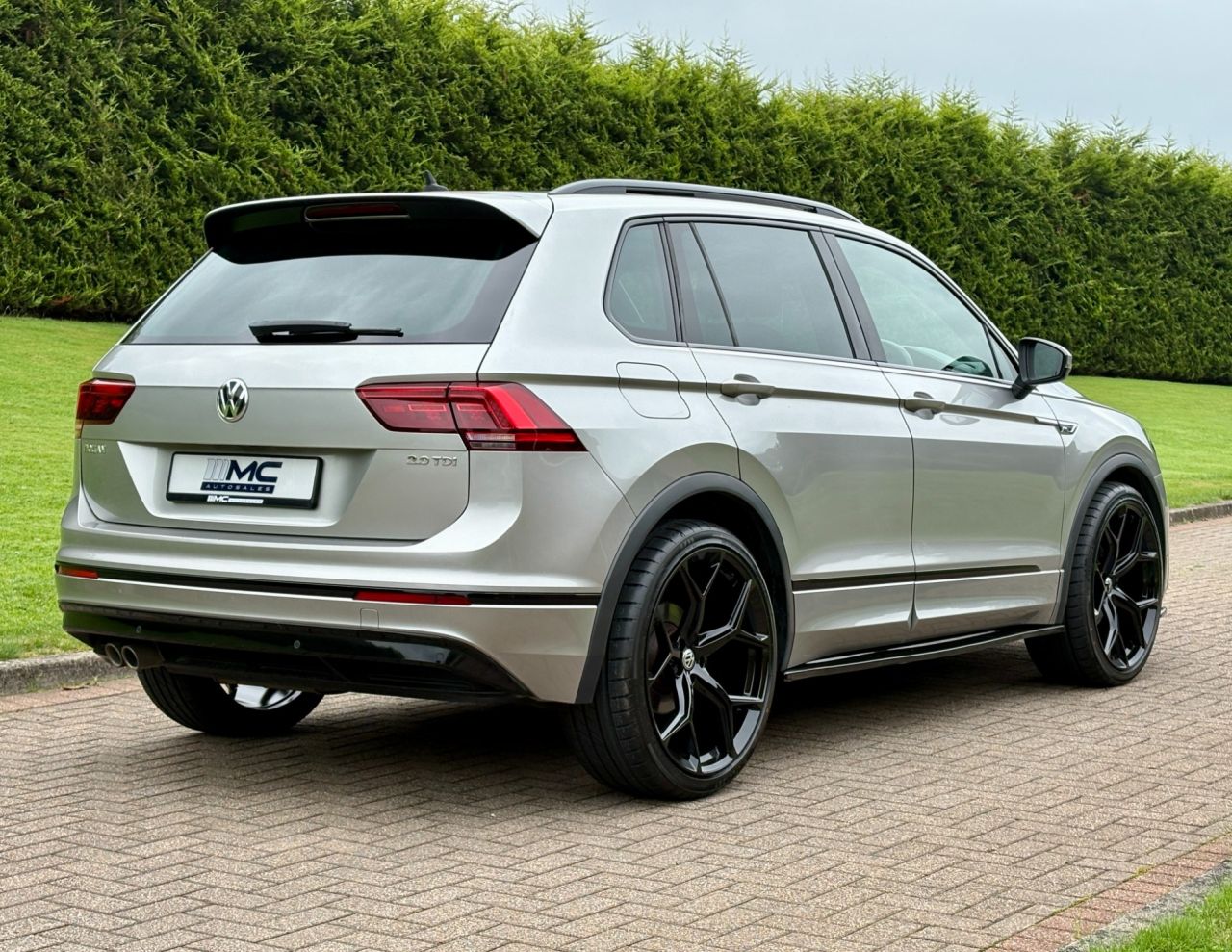 2018 VOLKSWAGEN TIGUAN 2.0 TDI R-Line SUV 5dr Diesel DSG Euro 6 (s/s) (150 ps) - vehicle photo 3 for sale on PureCar