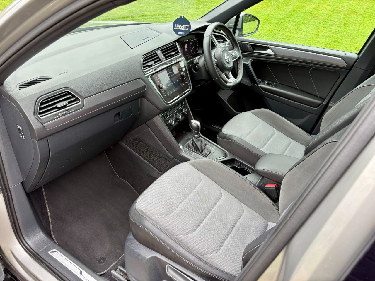 2018 VOLKSWAGEN TIGUAN 2.0 TDI R-Line SUV 5dr Diesel DSG Euro 6 (s/s) (150 ps) - vehicle photo 11 for sale on PureCar