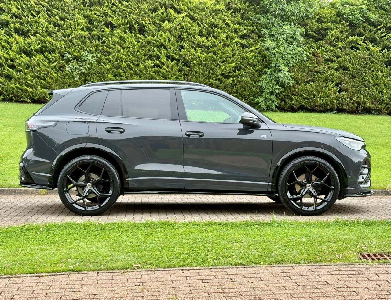 2024 VOLKSWAGEN TIGUAN 1.5 eTSI MHEV R-Line SUV 5dr Petrol Hybrid DSG Euro 6 (s/s) (150 ps) - vehicle photo 7 for sale on PureCar
