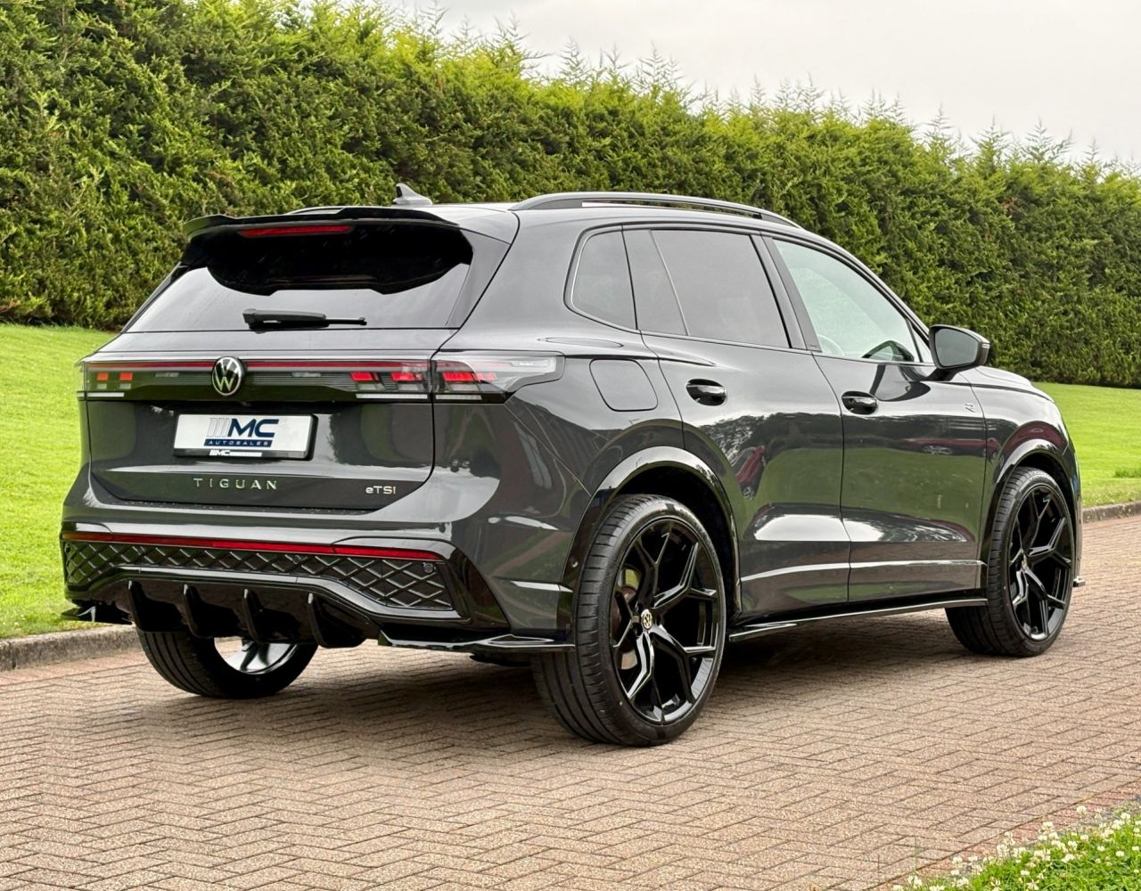 2024 VOLKSWAGEN TIGUAN 1.5 eTSI MHEV R-Line SUV 5dr Petrol Hybrid DSG Euro 6 (s/s) (150 ps) - vehicle photo 3 for sale on PureCar
