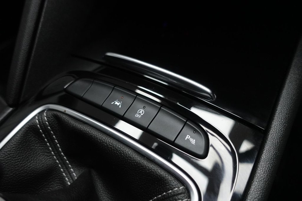2021 Vauxhall Insignia — image 27