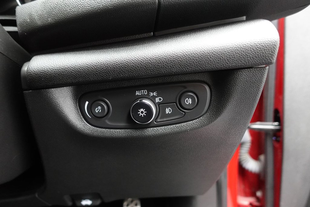 2021 Vauxhall Insignia — image 29