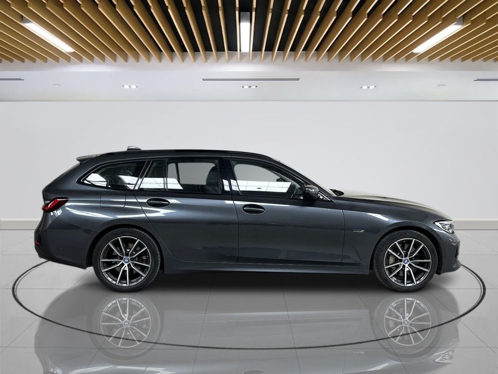 2021 BMW 3 Series — image 7