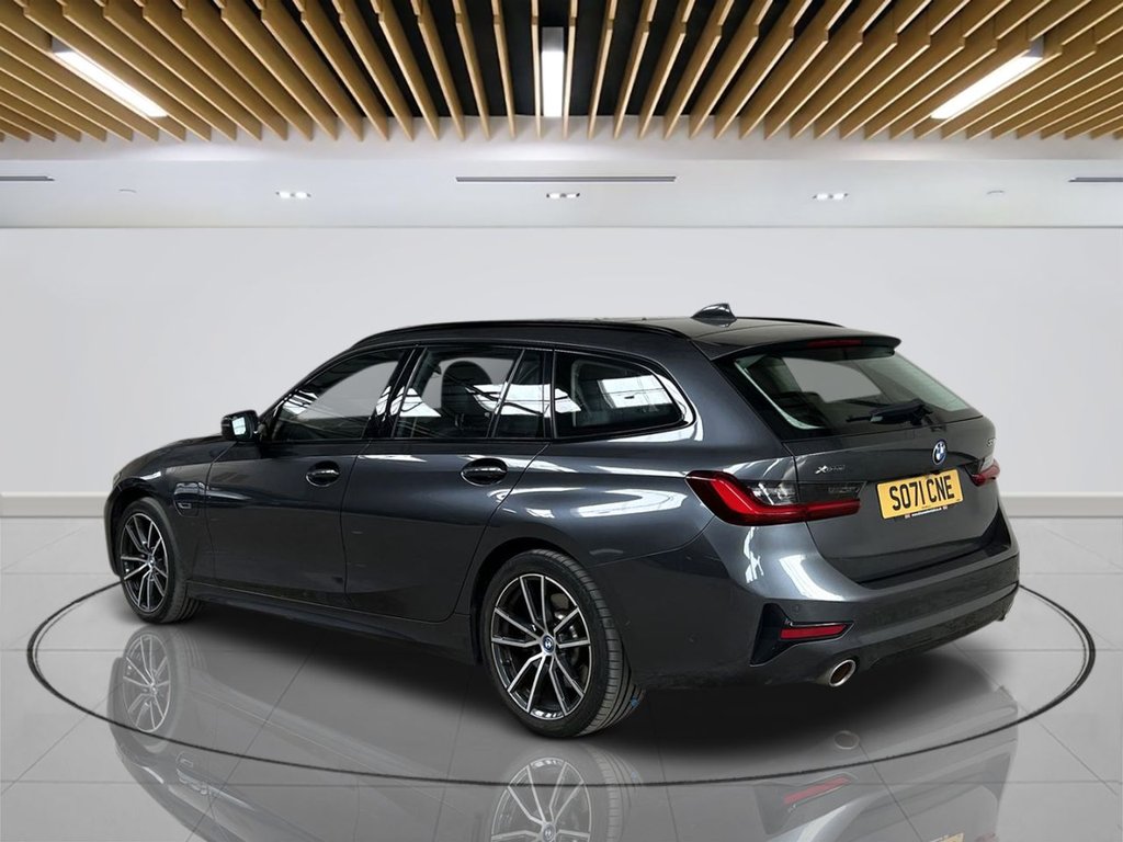 2021 BMW 3 Series — image 5