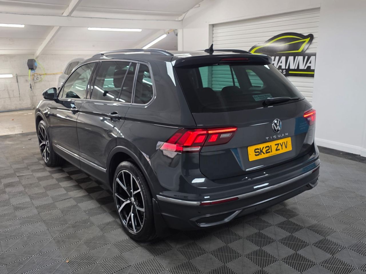 2021 VOLKSWAGEN TIGUAN 1.5 TSI Life SUV 5dr Petrol DSG Euro 6 (s/s) (150 ps) 7-Speed DSG automatic - vehicle photo 4 for sale on PureCar