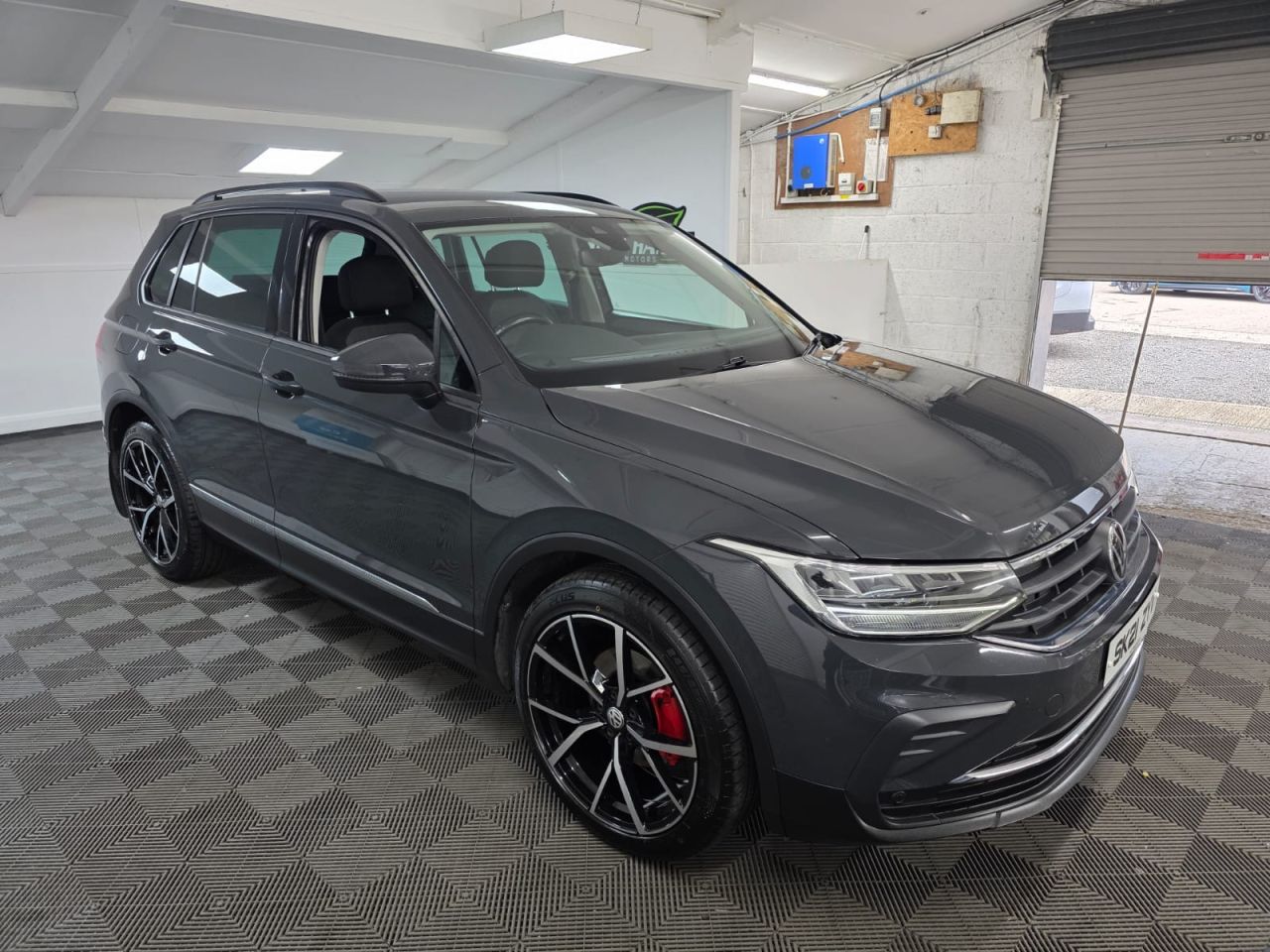 2021 VOLKSWAGEN TIGUAN 1.5 TSI Life SUV 5dr Petrol DSG Euro 6 (s/s) (150 ps) 7-Speed DSG automatic - vehicle photo 8 for sale on PureCar