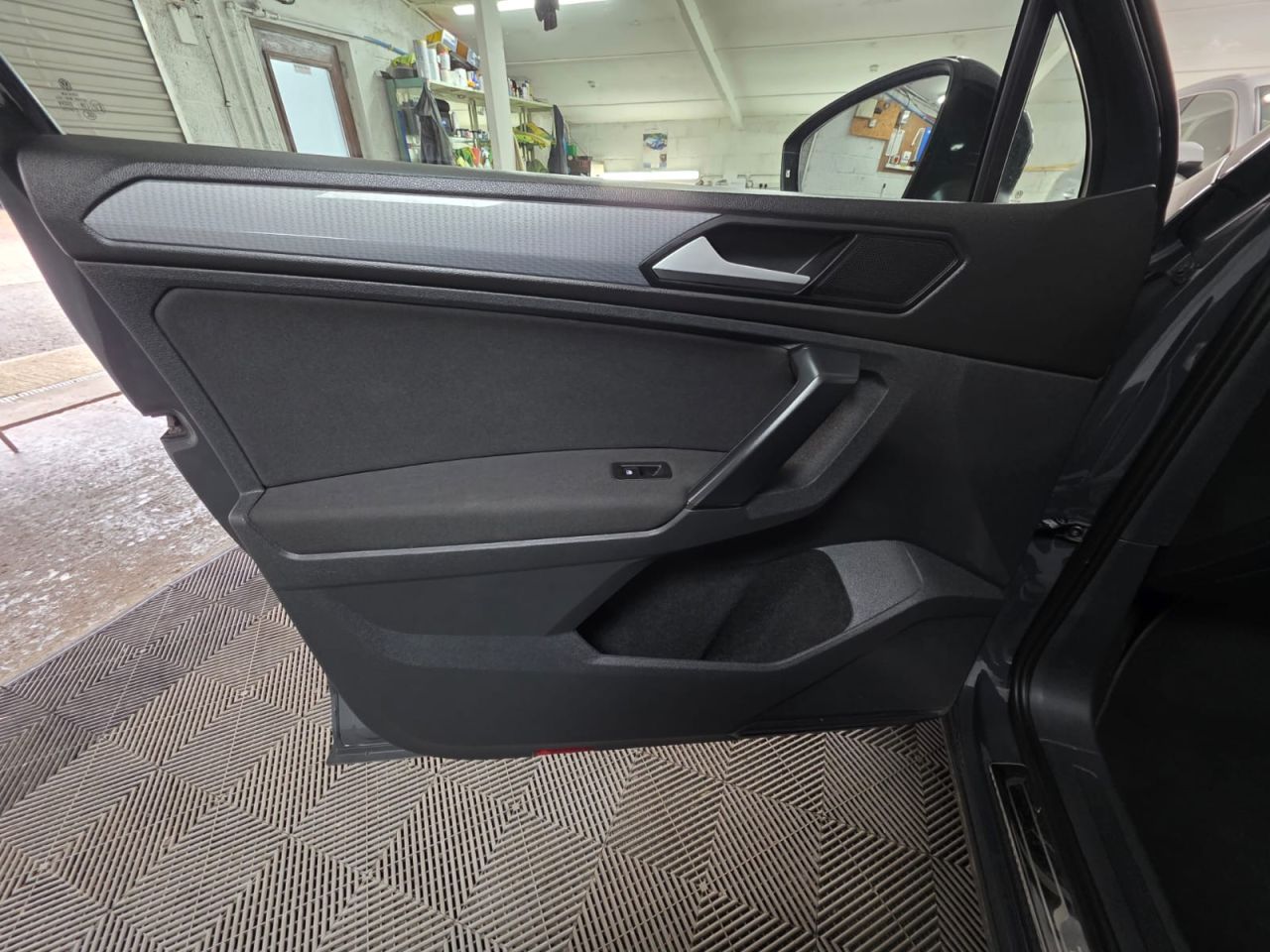 2021 VOLKSWAGEN TIGUAN 1.5 TSI Life SUV 5dr Petrol DSG Euro 6 (s/s) (150 ps) 7-Speed DSG automatic - vehicle photo 14 for sale on PureCar