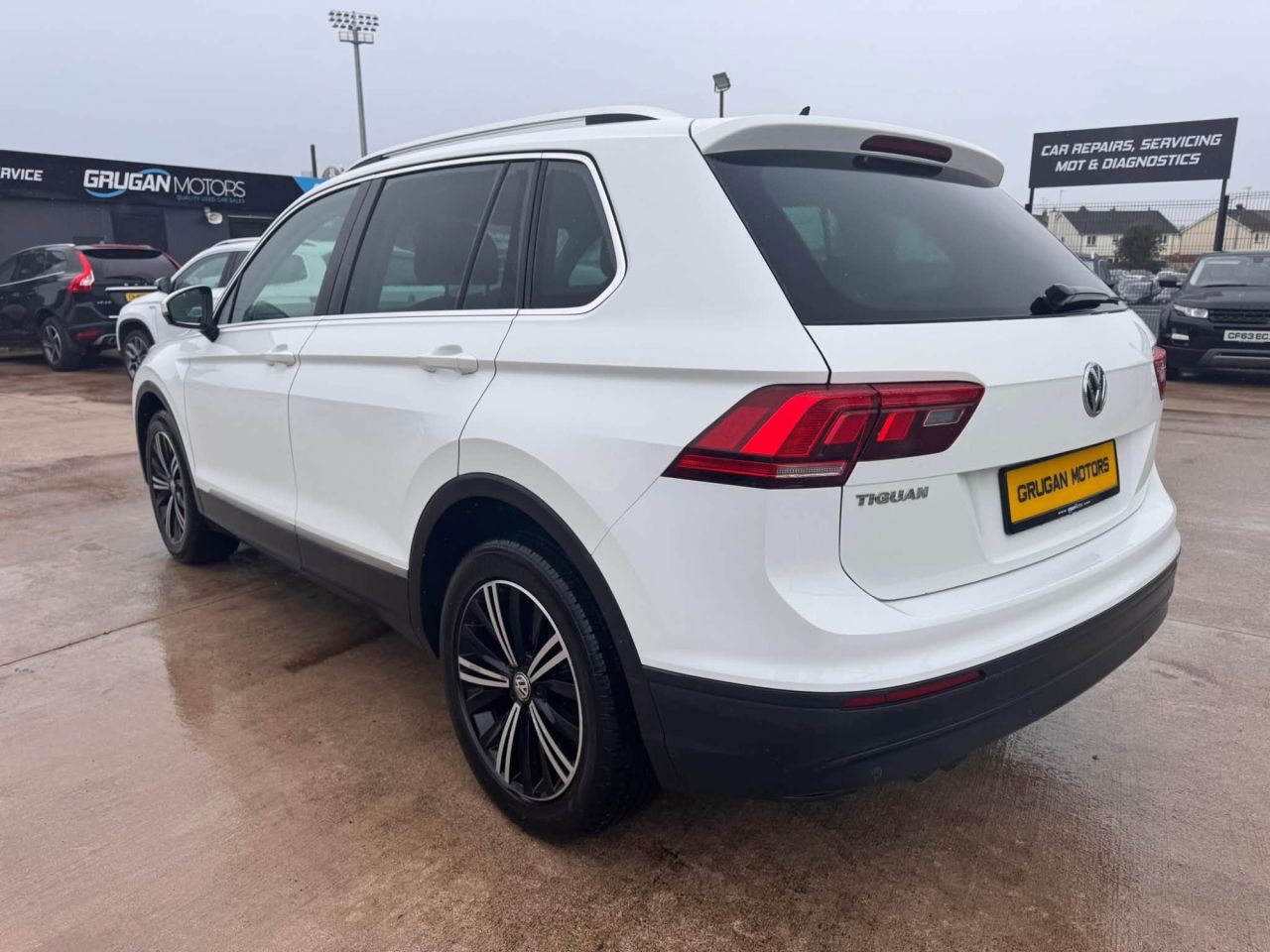 2017 VOLKSWAGEN TIGUAN 2.0 TDI SE Navigation SUV 5dr Diesel Manual Euro 6 (s/s) (150 ps) - vehicle photo 4 for sale on PureCar