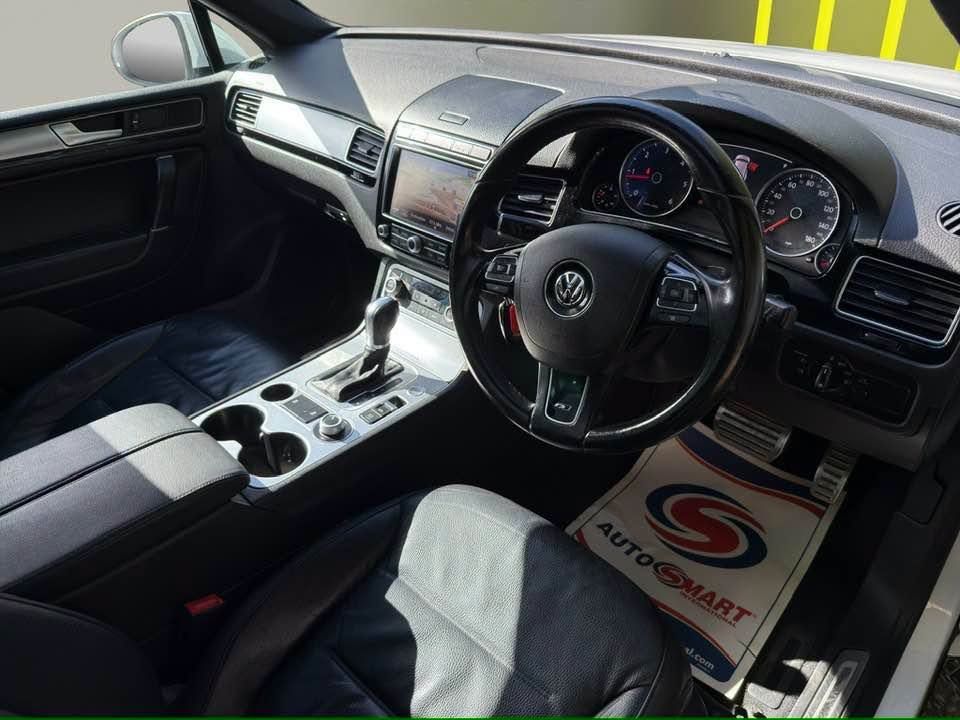 2016 VOLKSWAGEN TOUAREG 3.0 TDI V6 BlueMotion Tech R-Line SUV 5dr Diesel Tiptronic 4WD Euro 6 (s/s) - vehicle photo 10 for sale on PureCar