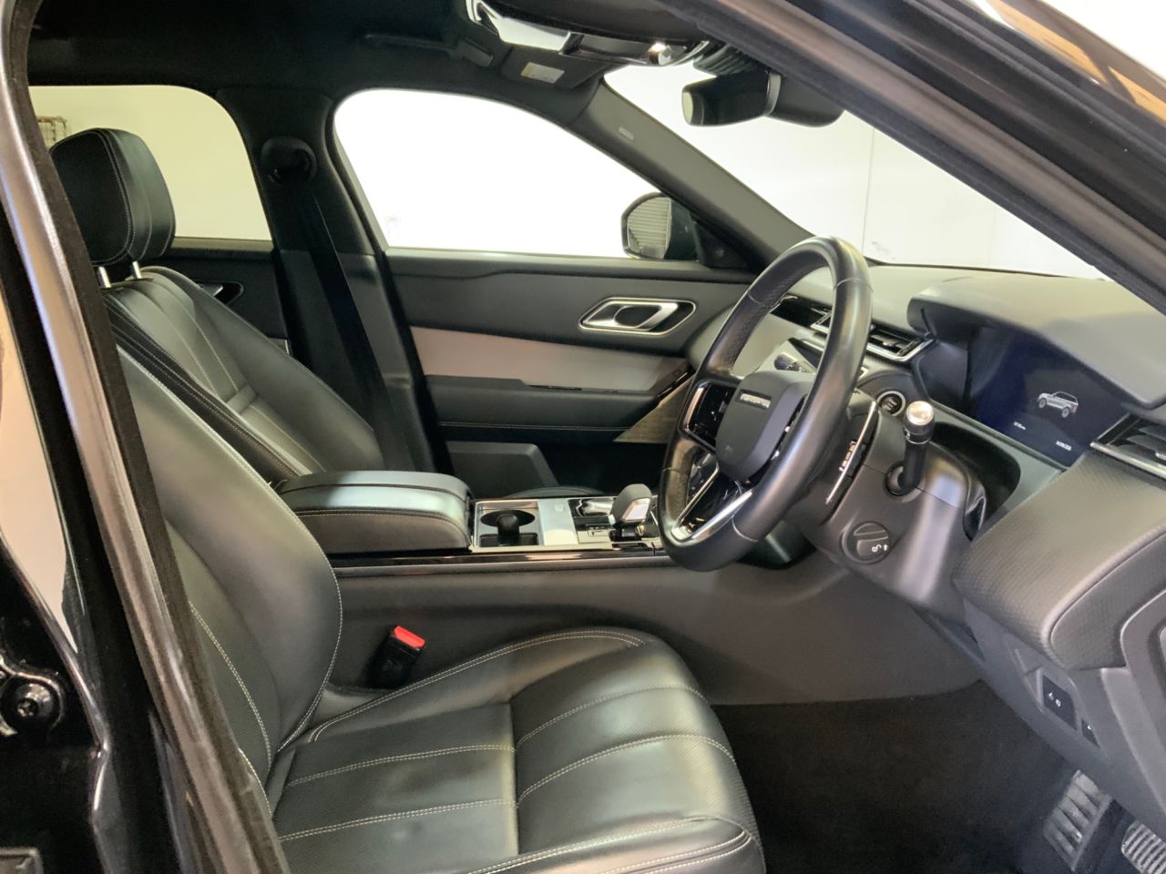 2021 LAND ROVER RANGE ROVER VELAR 2.0 D200 MHEV R-Dynamic SE SUV 5dr Diesel Auto 4WD Euro 6 (s/s) (204 ps) - vehicle photo 21 for sale on PureCar