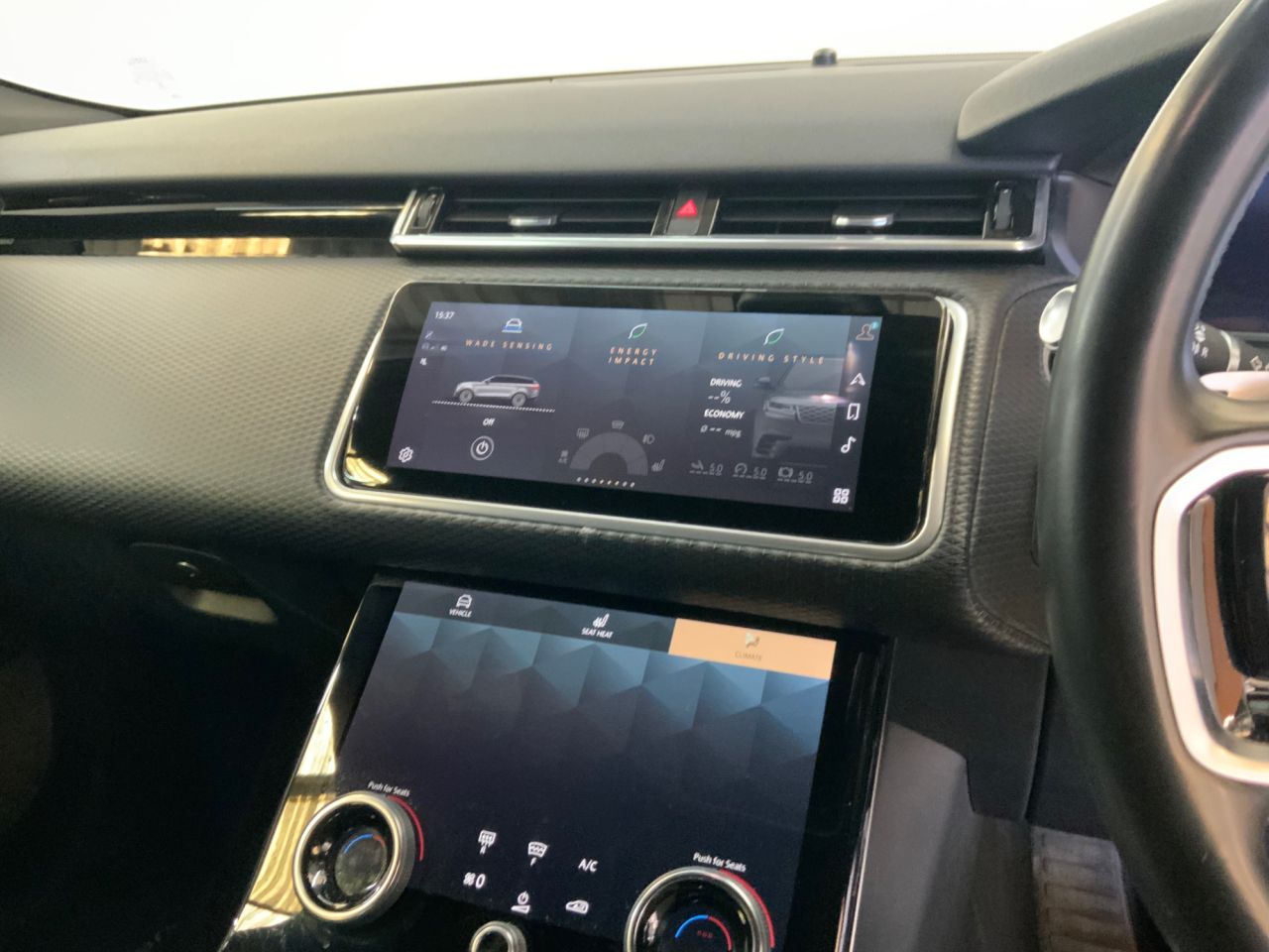 2021 LAND ROVER RANGE ROVER VELAR 2.0 D200 MHEV R-Dynamic SE SUV 5dr Diesel Auto 4WD Euro 6 (s/s) (204 ps) - vehicle photo 22 for sale on PureCar