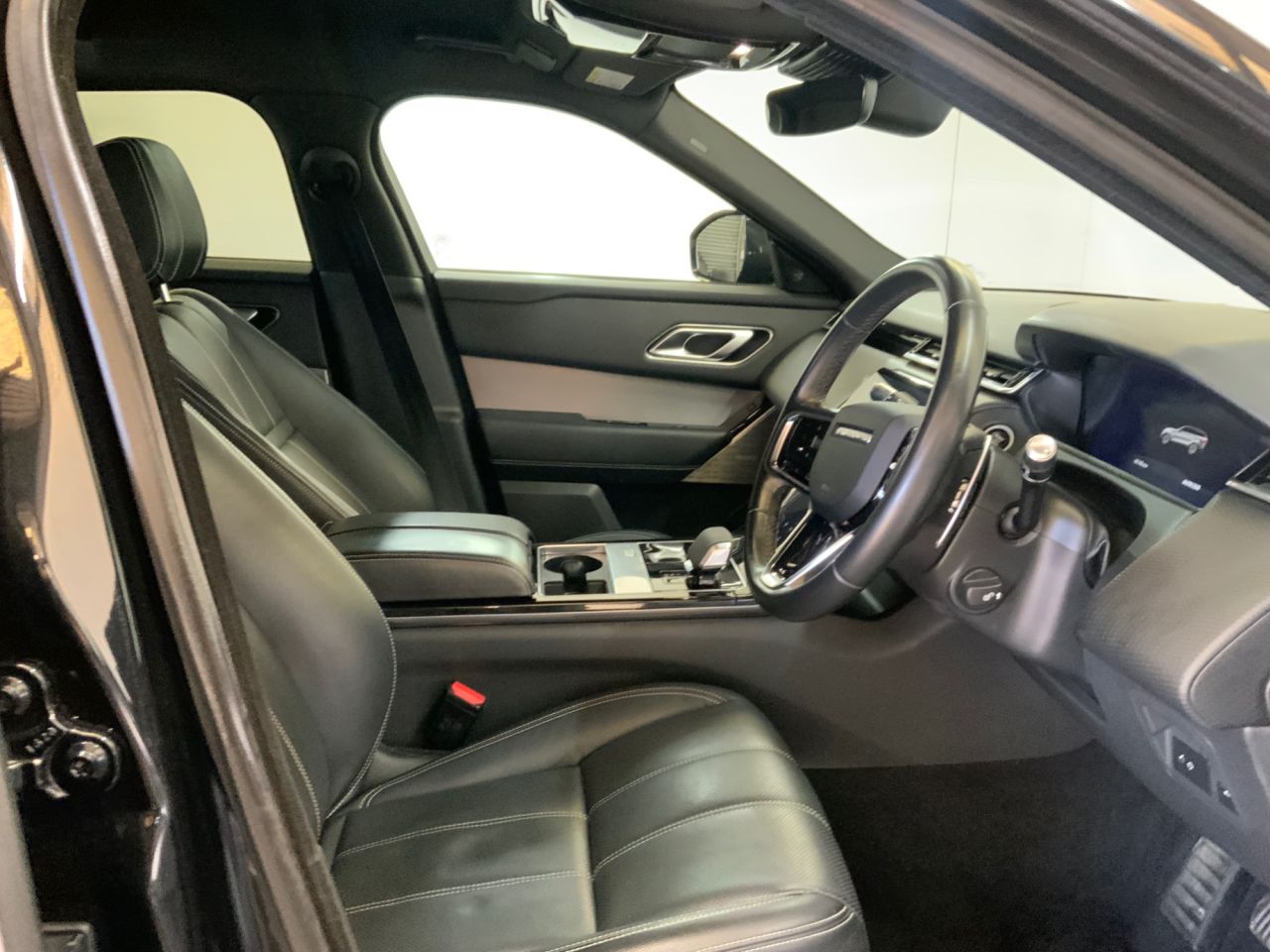 2021 LAND ROVER RANGE ROVER VELAR 2.0 D200 MHEV R-Dynamic SE SUV 5dr Diesel Auto 4WD Euro 6 (s/s) (204 ps) - vehicle photo 26 for sale on PureCar