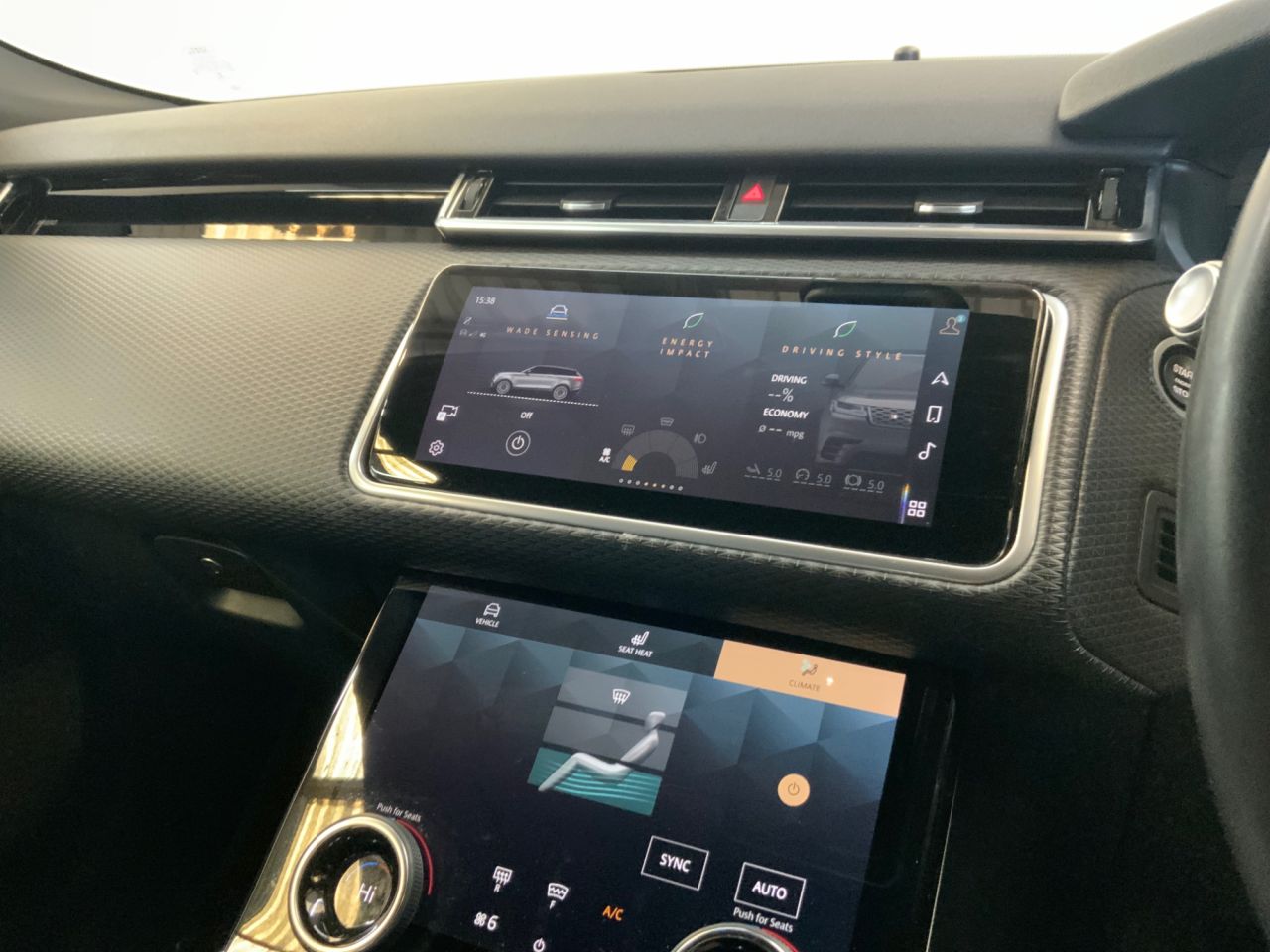 2021 LAND ROVER RANGE ROVER VELAR 2.0 D200 MHEV R-Dynamic SE SUV 5dr Diesel Auto 4WD Euro 6 (s/s) (204 ps) - vehicle photo 30 for sale on PureCar