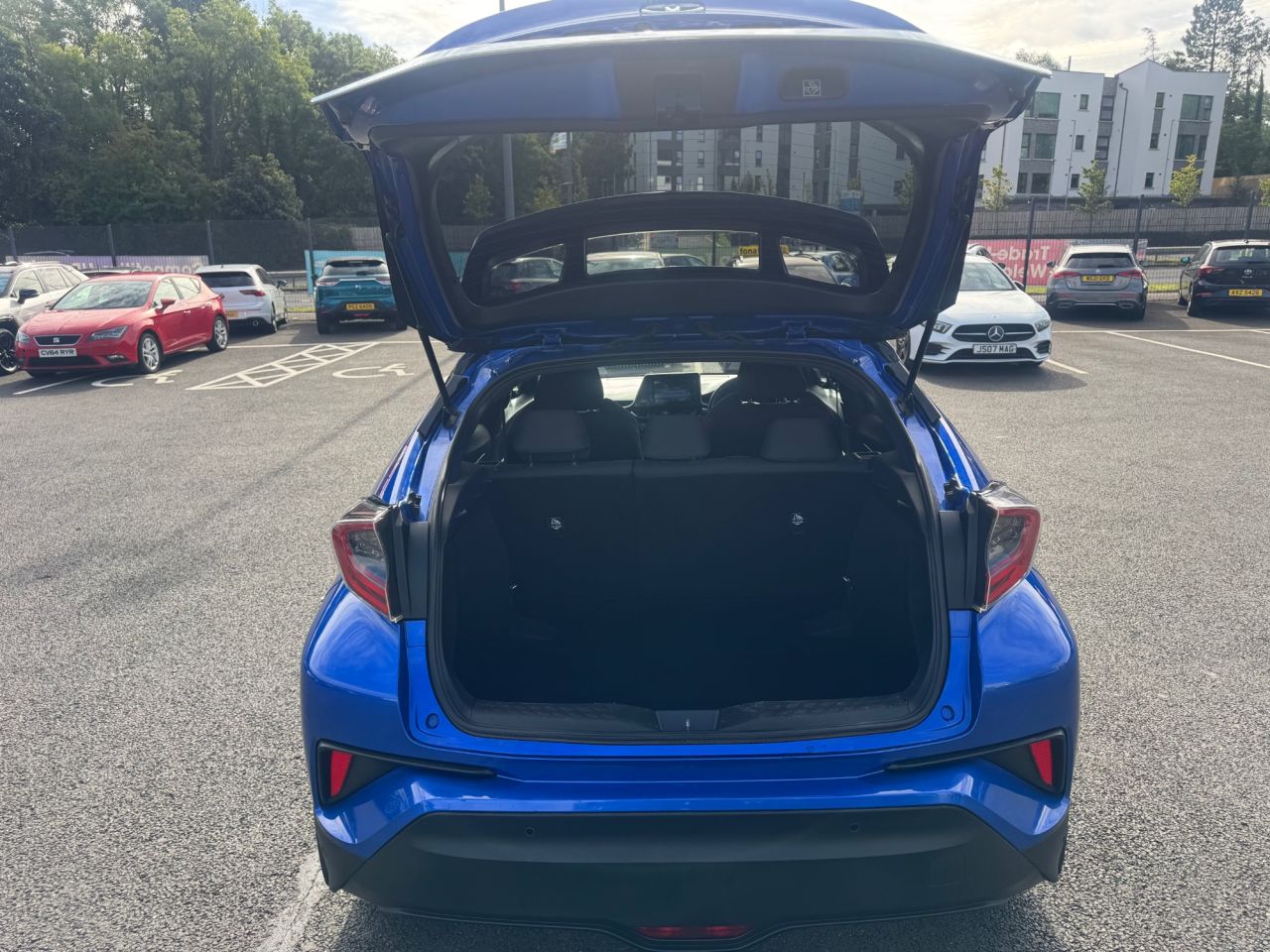 2019 TOYOTA C-HR 1.8 VVT-h Dynamic SUV 5dr Petrol Hybrid CVT Euro 6 (s/s) (122 ps) - vehicle photo 10 for sale on PureCar