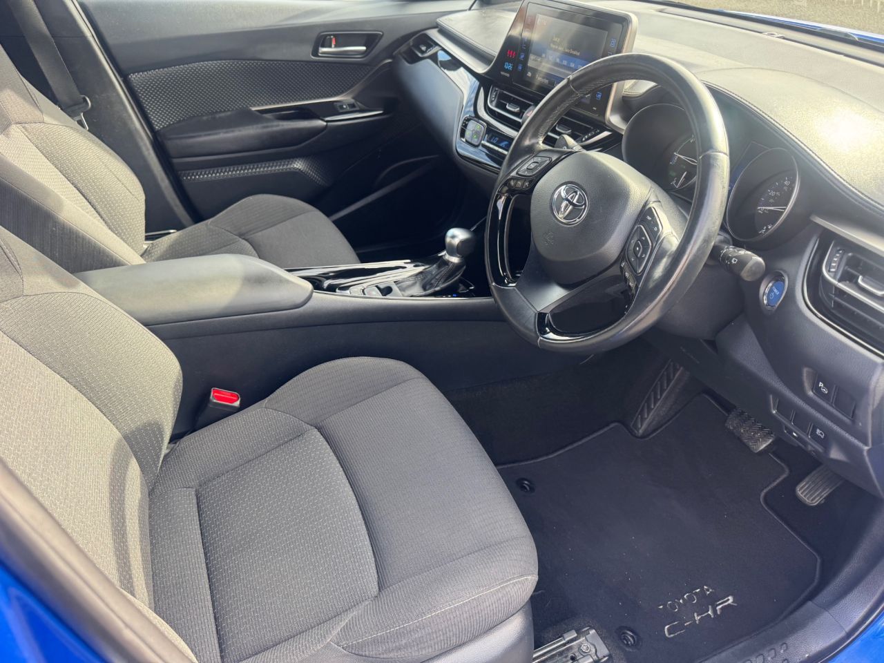 2019 TOYOTA C-HR 1.8 VVT-h Dynamic SUV 5dr Petrol Hybrid CVT Euro 6 (s/s) (122 ps) - vehicle photo 13 for sale on PureCar