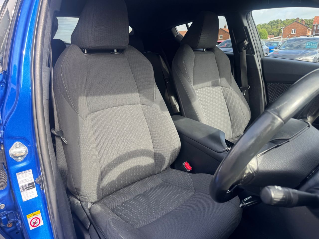 2019 TOYOTA C-HR 1.8 VVT-h Dynamic SUV 5dr Petrol Hybrid CVT Euro 6 (s/s) (122 ps) - vehicle photo 14 for sale on PureCar