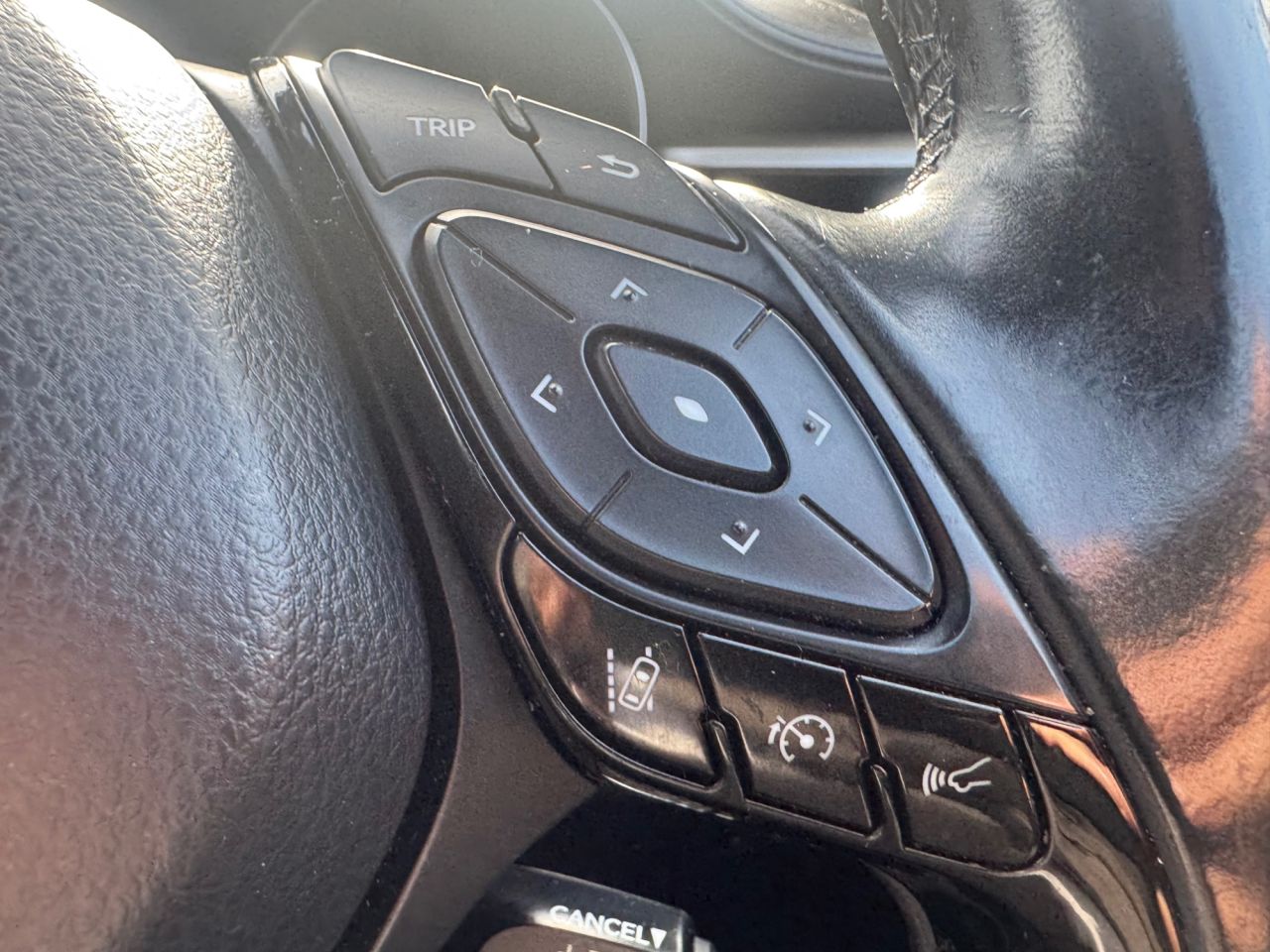 2019 TOYOTA C-HR 1.8 VVT-h Dynamic SUV 5dr Petrol Hybrid CVT Euro 6 (s/s) (122 ps) - vehicle photo 20 for sale on PureCar