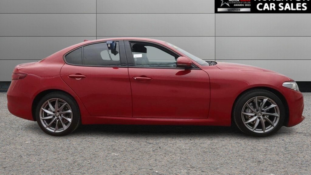 2022 Alfa Romeo Giulia — image 2