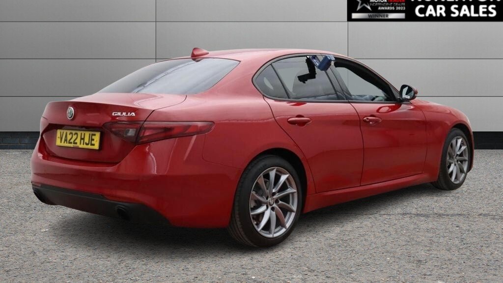 2022 Alfa Romeo Giulia — image 3