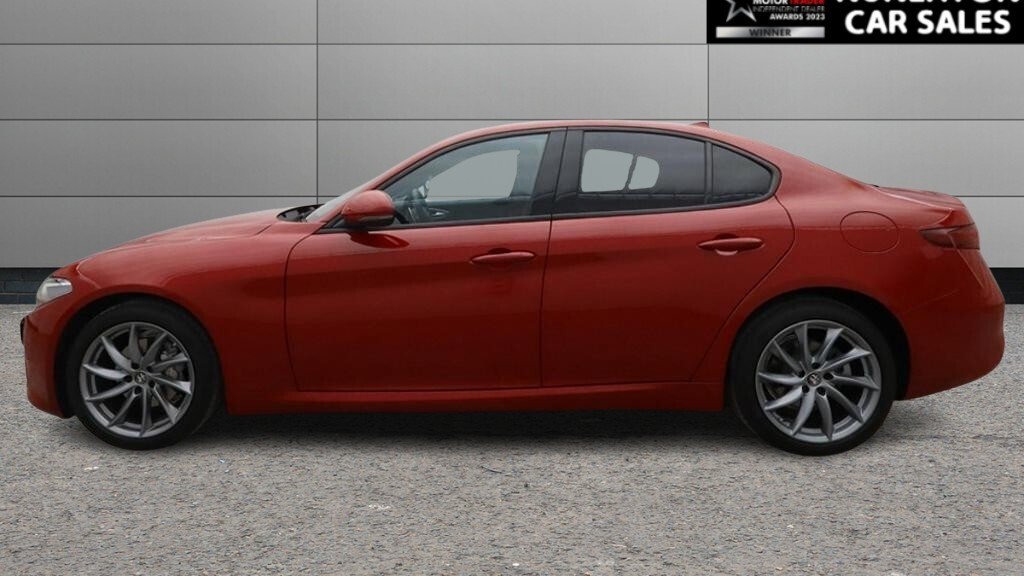 2022 Alfa Romeo Giulia — image 5