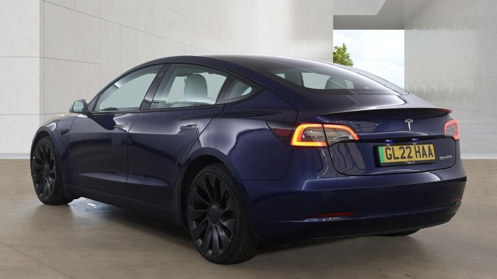 2022 Tesla Model 3 — image 4