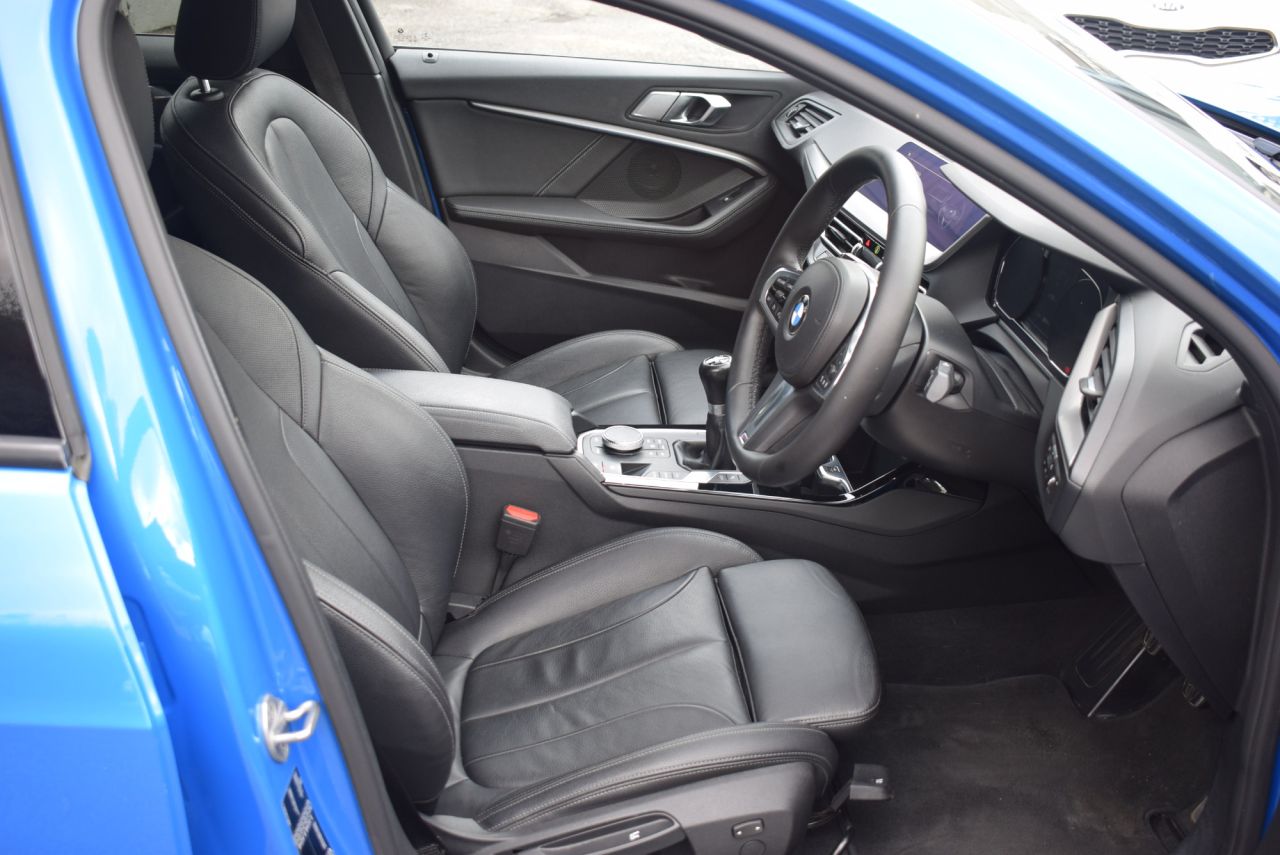 2020 BMW 1 SERIES 1.5 118i M Sport Hatchback 5dr Petrol Manual Euro 6 (s/s) (140 ps) Heated S - vehicle photo 16 for sale on PureCar