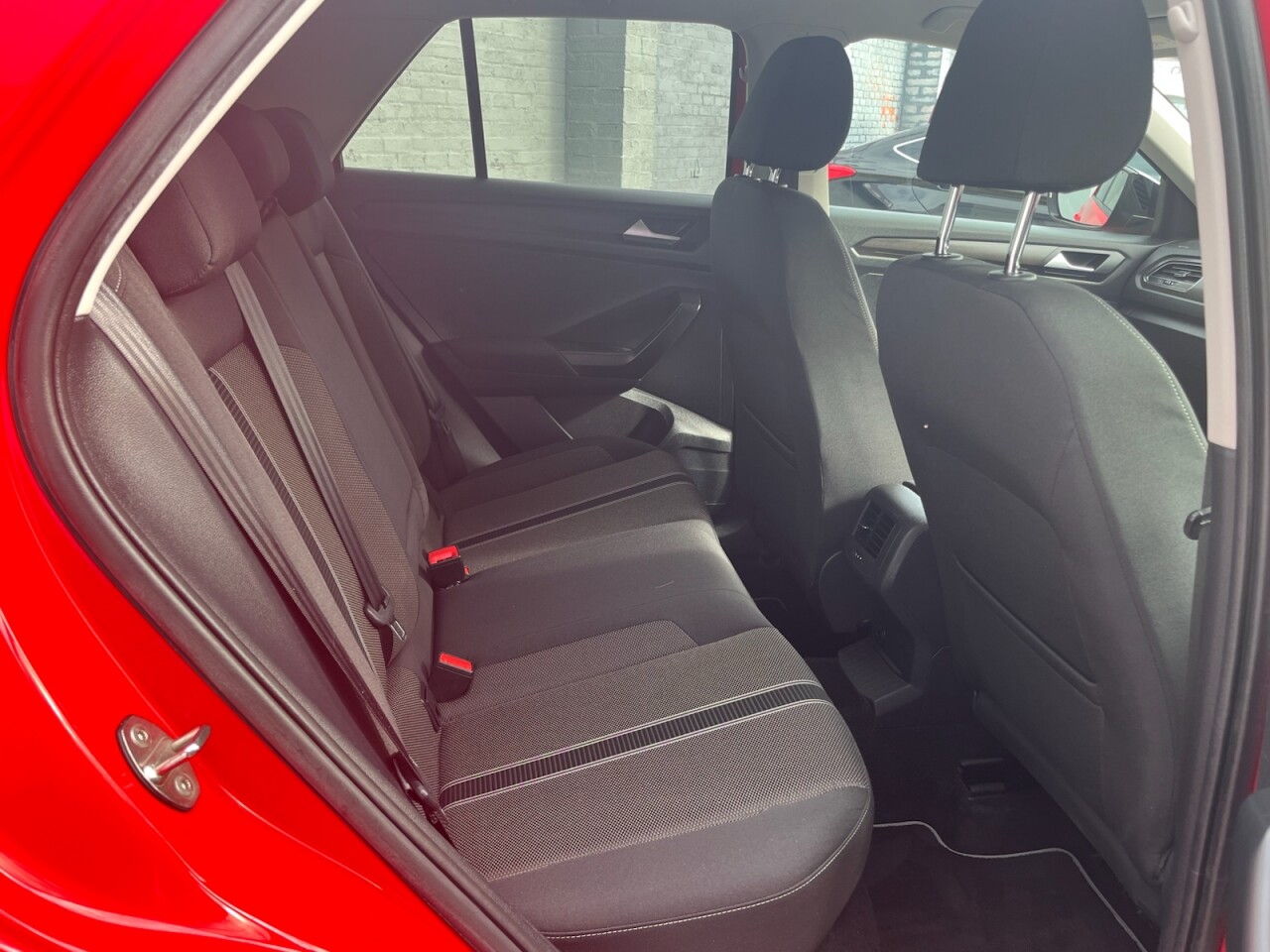 2019 VOLKSWAGEN T-ROC 1.5 TSI GPF EVO Design SUV 5dr Petrol Manual Euro 6 (s/s) (150 ps) - vehicle photo 11 for sale on PureCar