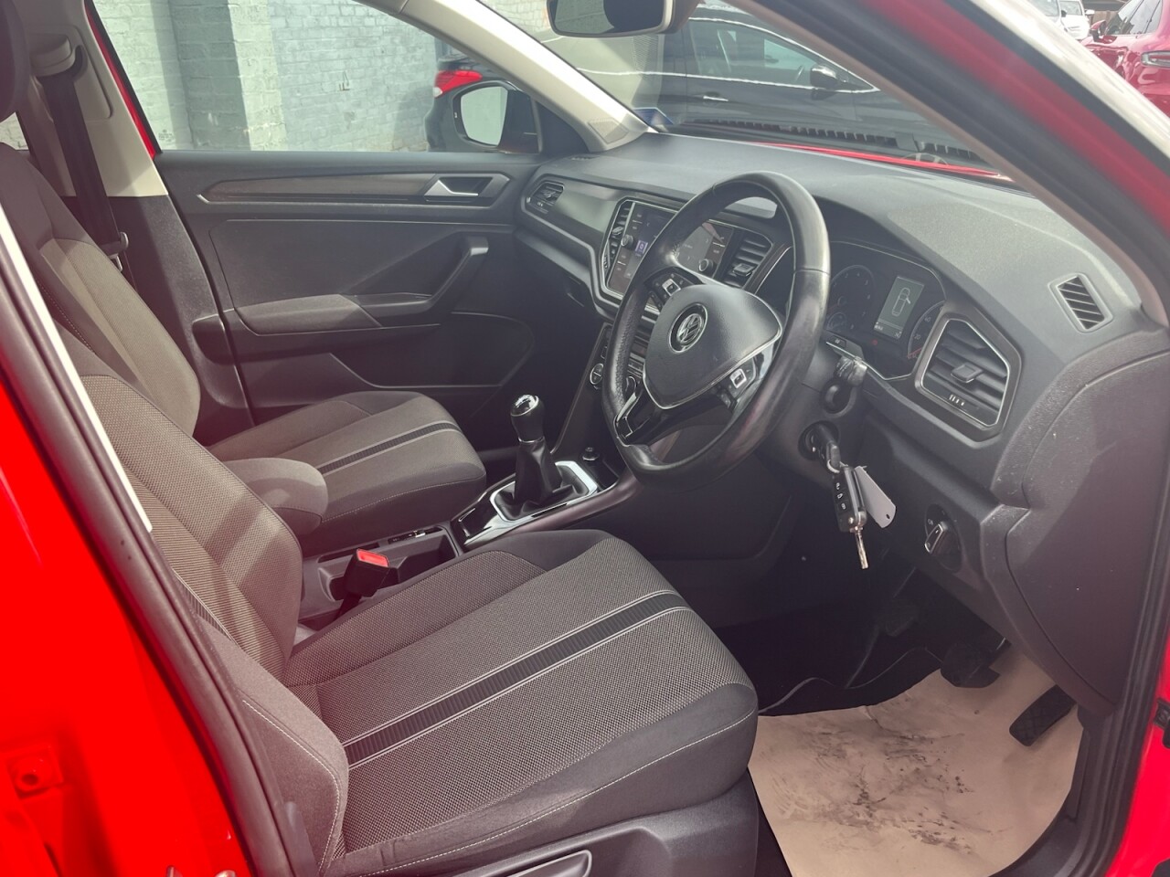 2019 VOLKSWAGEN T-ROC 1.5 TSI GPF EVO Design SUV 5dr Petrol Manual Euro 6 (s/s) (150 ps) - vehicle photo 17 for sale on PureCar