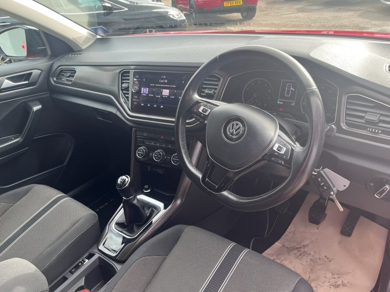 2019 VOLKSWAGEN T-ROC 1.5 TSI GPF EVO Design SUV 5dr Petrol Manual Euro 6 (s/s) (150 ps) - vehicle photo 19 for sale on PureCar