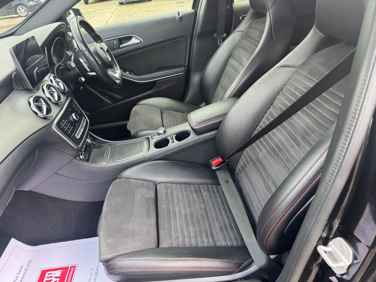2017 MERCEDES GLA 2.1 GLA200d AMG Line SUV 5dr Diesel 7G-DCT Euro 6 (s/s) (136 ps) - vehicle photo 19 for sale on PureCar