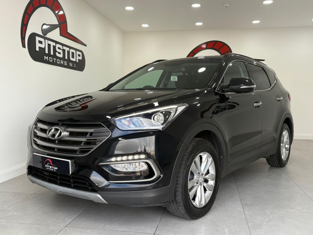 2017 HYUNDAI SANTA FE 2.2 CRDi Blue Drive Premium SUV 5dr Diesel Manual 4WD Euro 6 (s/s) (7 Seat) - vehicle photo 2 for sale on PureCar