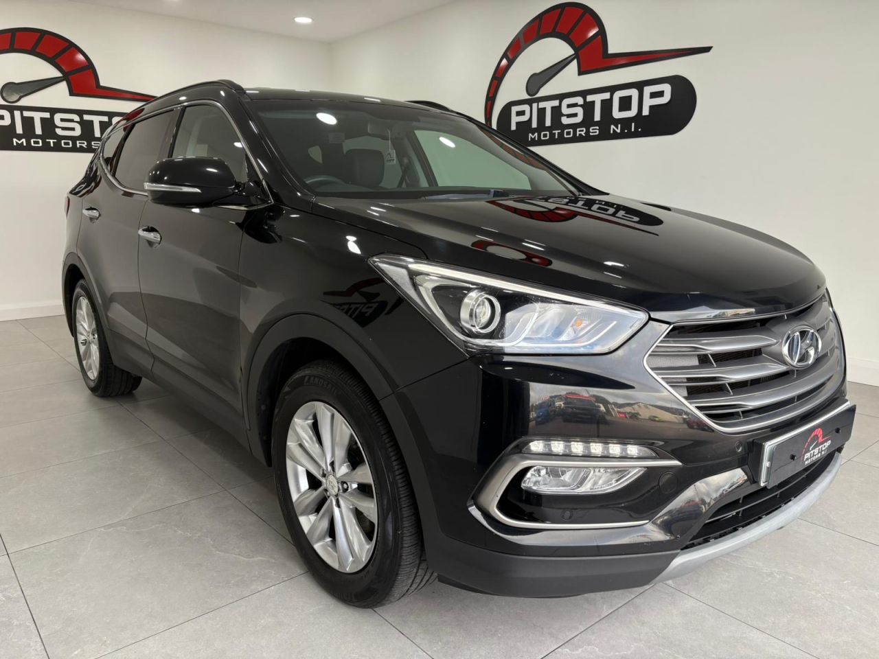 2017 HYUNDAI SANTA FE 2.2 CRDi Blue Drive Premium SUV 5dr Diesel Manual 4WD Euro 6 (s/s) (7 Seat) - vehicle photo 6 for sale on PureCar