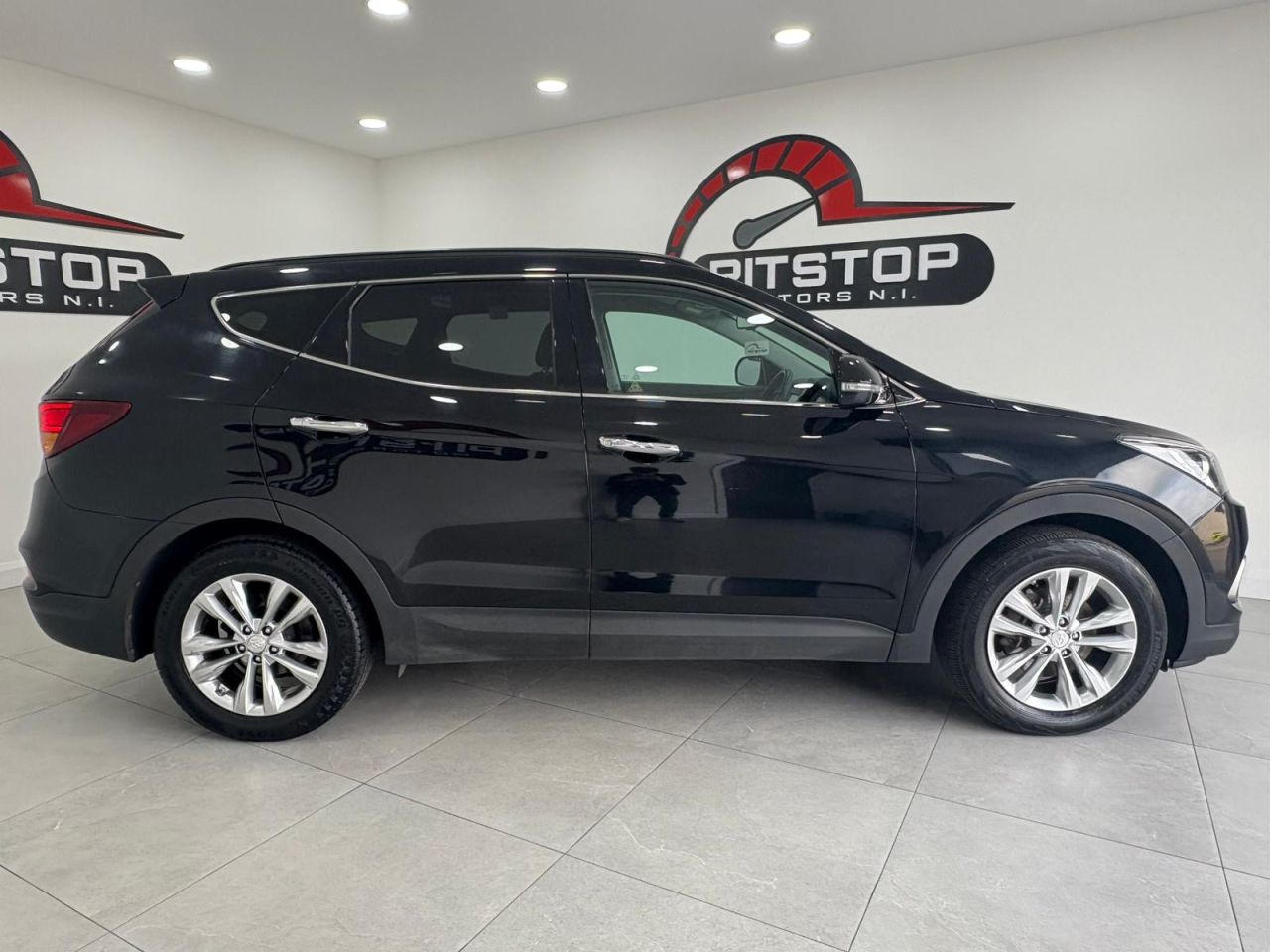 2017 HYUNDAI SANTA FE 2.2 CRDi Blue Drive Premium SUV 5dr Diesel Manual 4WD Euro 6 (s/s) (7 Seat) - vehicle photo 9 for sale on PureCar