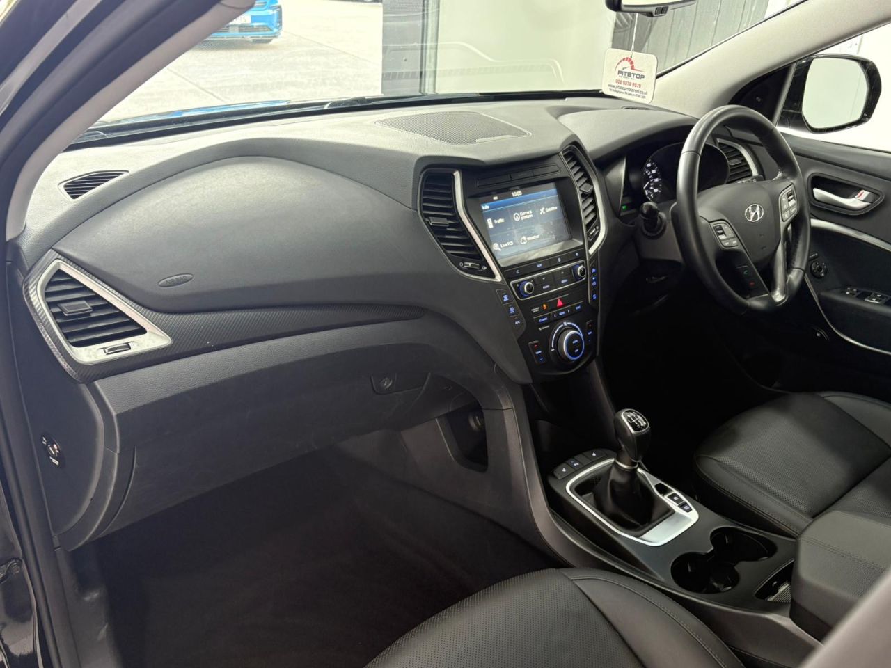 2017 HYUNDAI SANTA FE 2.2 CRDi Blue Drive Premium SUV 5dr Diesel Manual 4WD Euro 6 (s/s) (7 Seat) - vehicle photo 29 for sale on PureCar
