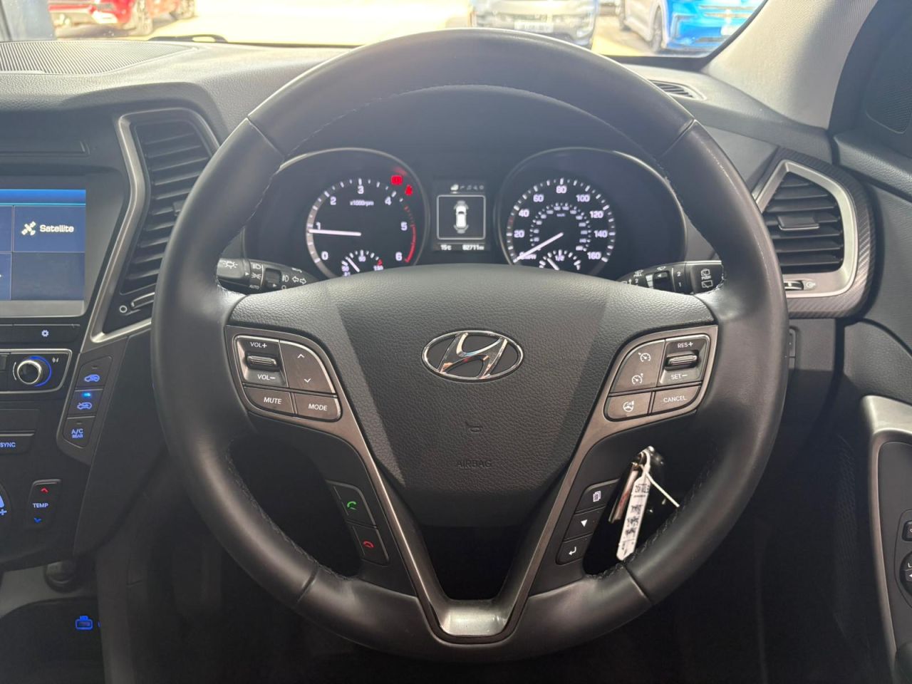 2017 HYUNDAI SANTA FE 2.2 CRDi Blue Drive Premium SUV 5dr Diesel Manual 4WD Euro 6 (s/s) (7 Seat) - vehicle photo 32 for sale on PureCar